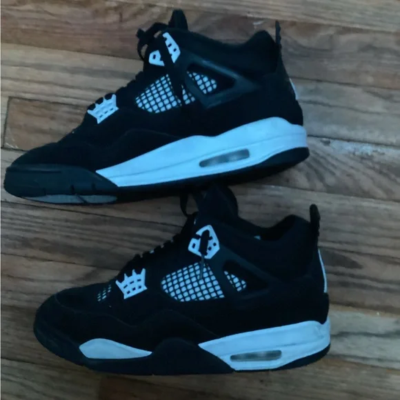 Jordan Black and White Sneakers with Quilted Design - Picture 2 of 3